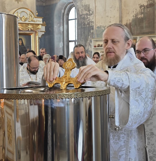 19 января 2026 года, в праздник Святого Богоявления, Крещения Господа Бога и Спаса нашего Иисуса Христа, епископ Переславский и Угличский Феоктист совершил Литургию в Богоявленском женском монастыре.