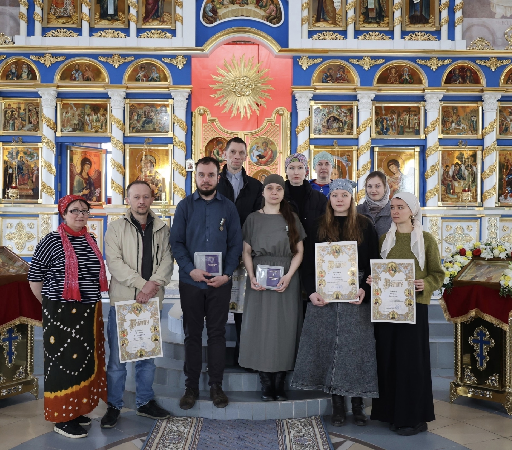 В благодарность за понесённые труды на благо Святой Церкви в Переславской епархии Епископ Феоктист наградил художников