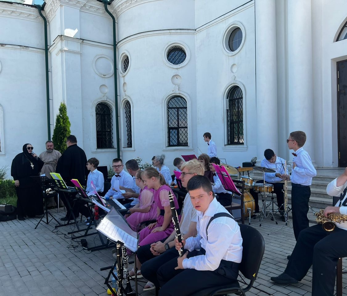Концерт оркестра "Солнечные нотки" в Богоявленском женском монастыре 